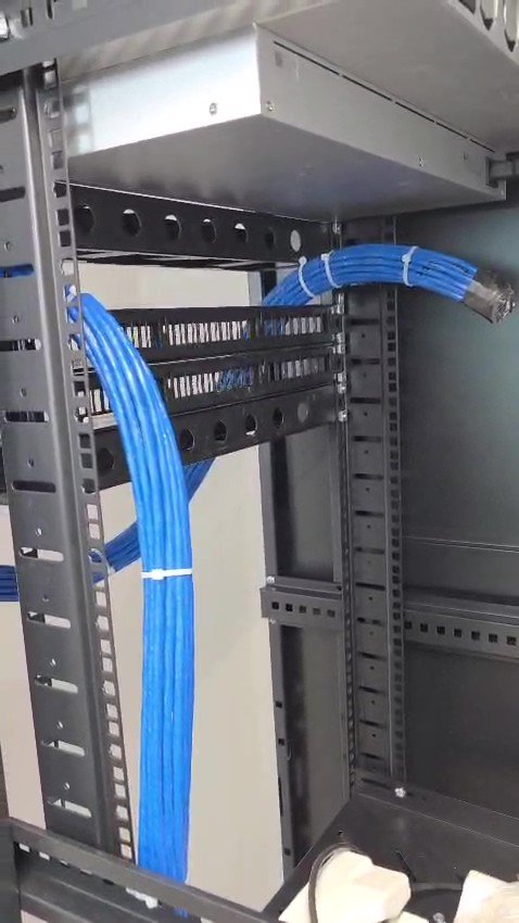 Tendido de cableado para puestos de trabajo de productora audiovisual