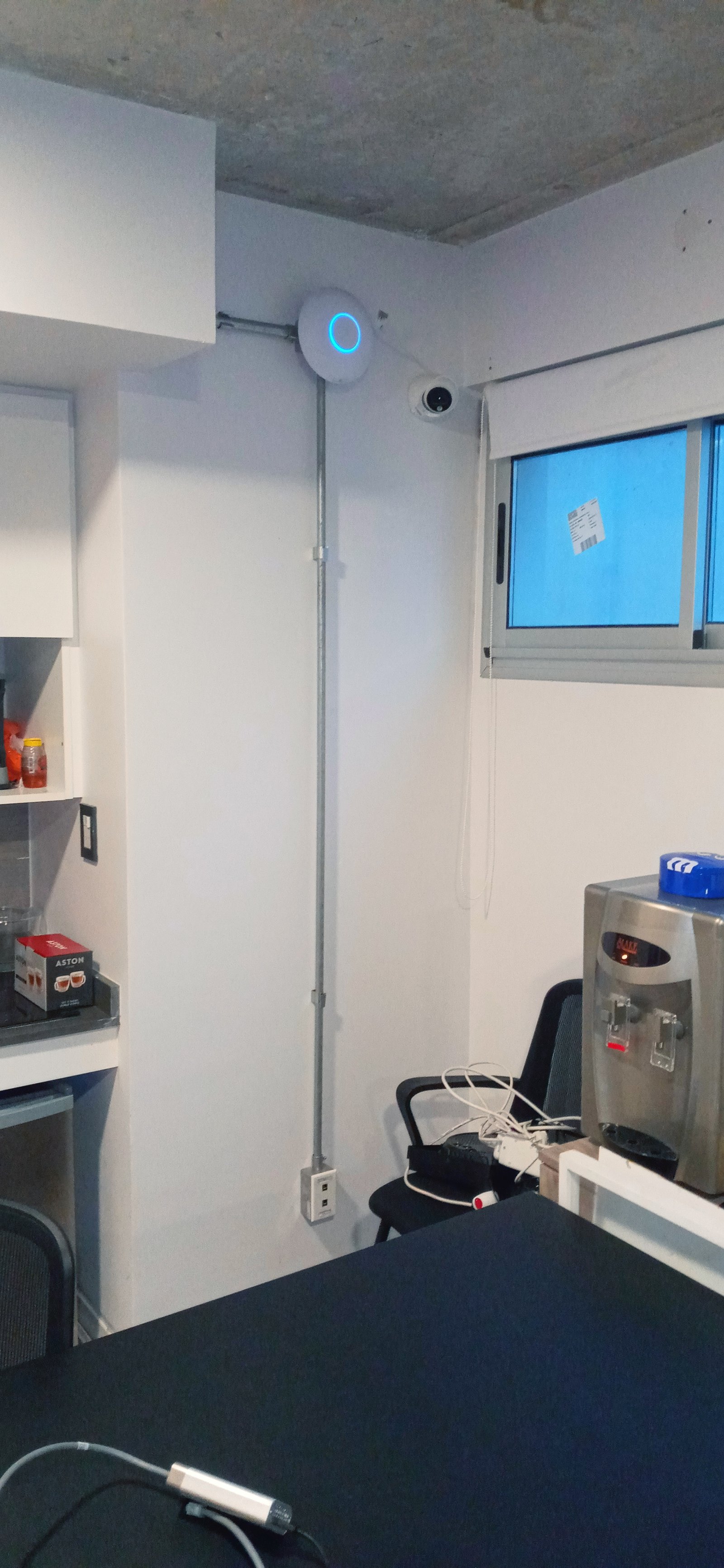 Segundo punto de acceso U7 Pro dentro del piso